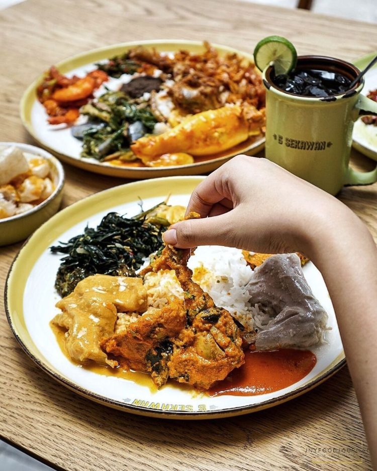 olahan nasi padang makanan khas indonesia