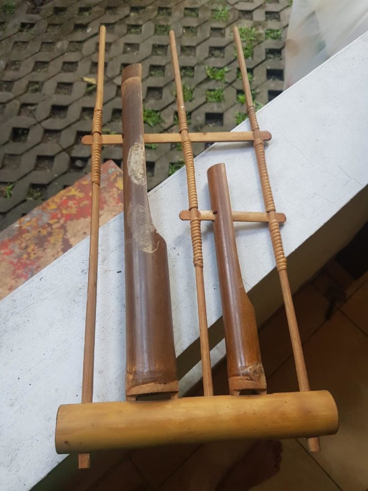 foto oleh-oleh khas bandung angklung