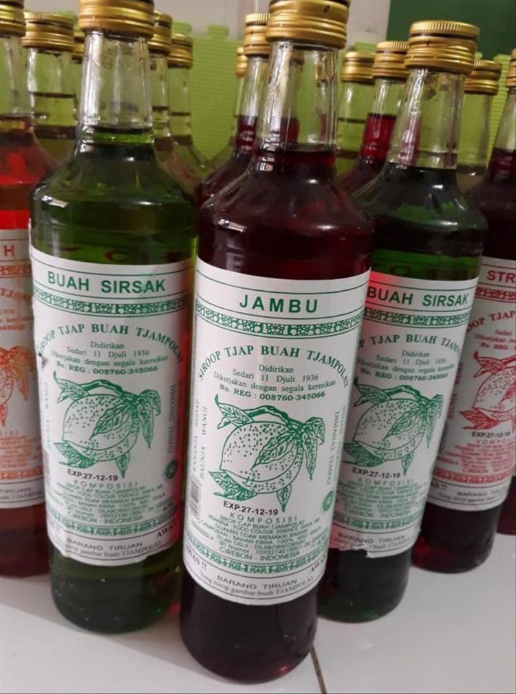 oleh oleh khas cirebon Sirup Tjampolay bisa dijumpai di