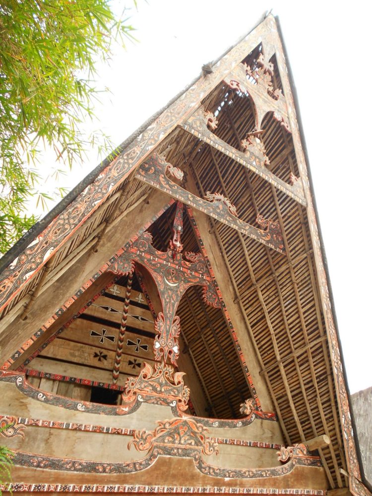 atap rumah adat batak toba