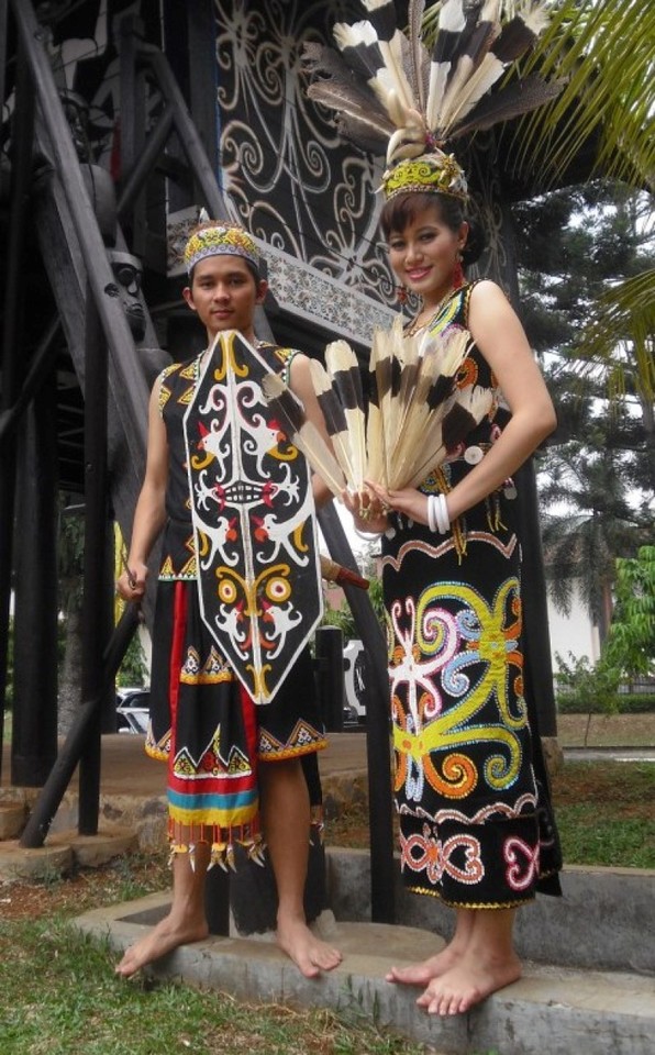 pakaian adat Kalimantan Utara