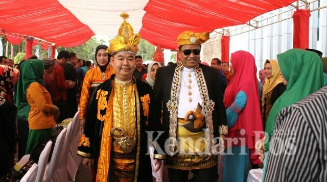 ciri ciri pakaian adat ajo tandaki sulawesi tenggara