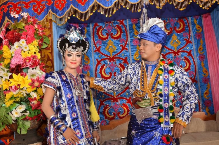 5 Pakaian Adat Sulawesi Tenggara NAMA PENJELASAN GAMBAR 