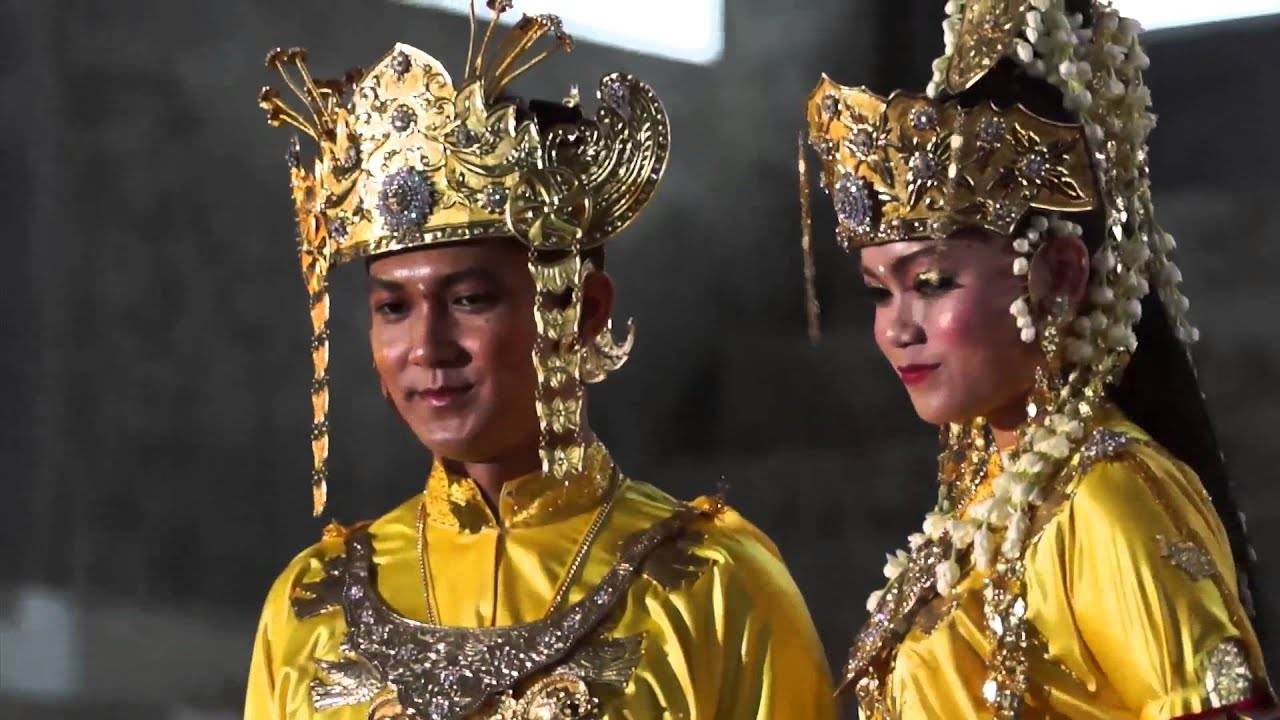 4+ Pakaian Adat Kalimantan Selatan (NAMA, PENJELASAN, GAMBAR)
