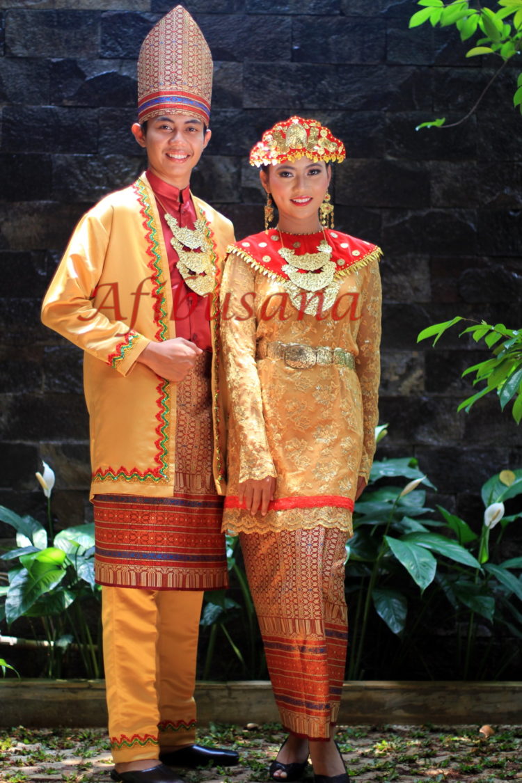 baju pernikahan pakaian adat kalimantan tengah