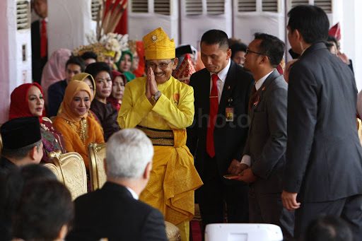 macam-macam pakaian adat riau untuk upacara adat