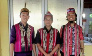 16+ Pakaian Adat Dayak Laki & Perempuan (NAMA & PENJELASAN)