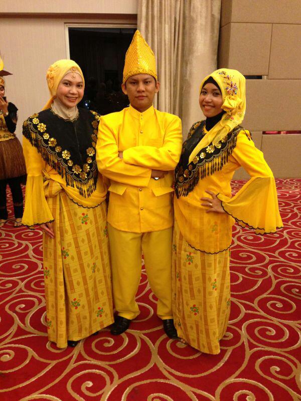 7+ Pakaian Adat Sulawesi Tengah (NAMA, PENJELASAN, GAMBAR)