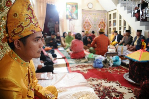 bentuk pakaian adat sulawesi tenggara pabele