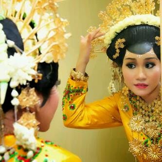 sanggul dari rambut asli pakaian adat sulawesi tenggara