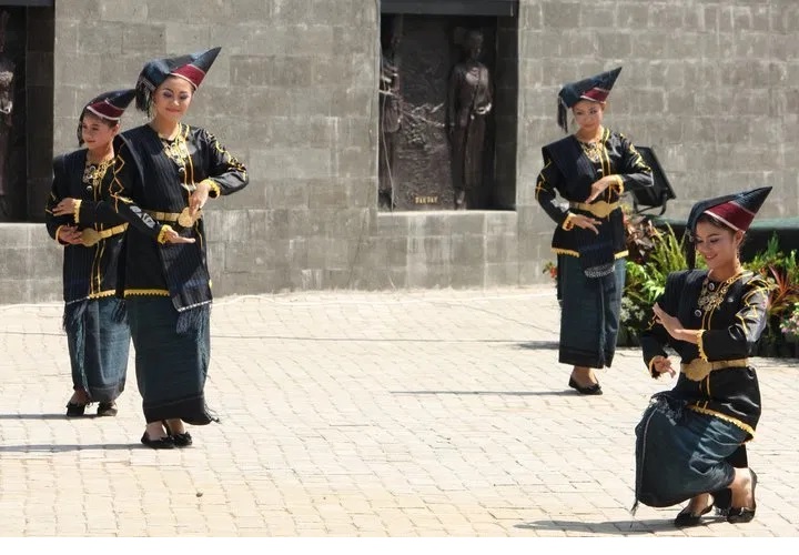 gambar pakaian adat sumatra utara suku pakpak