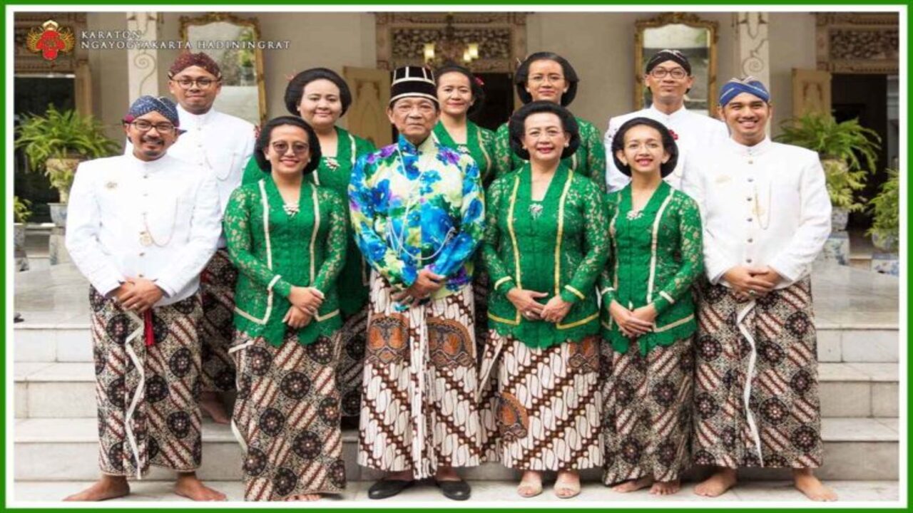 10+ Pakaian Adat Yogyakarta (NAMA, PENJELASAN, GAMBAR)