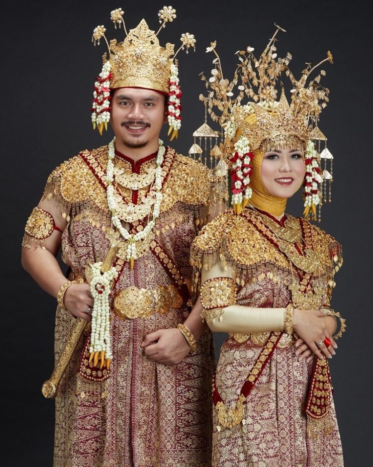 Macam macam Pakaian Adat Indonesia dari  34  Provinsi  GAMBAR 