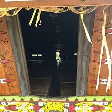 pintu masuk di rumah adat karo