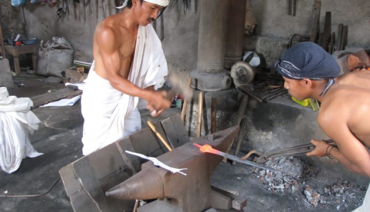 kegiatan ekonomi dalam senjata tradisional bali