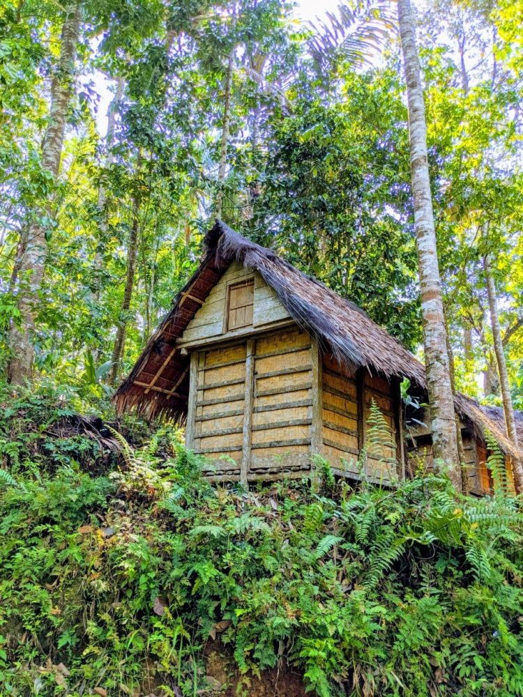 tiang rumah adat baduy berbeda-beda