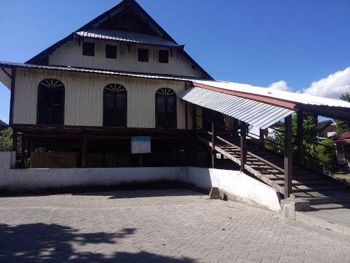 rumah adat sumbawa dan penjelasannya