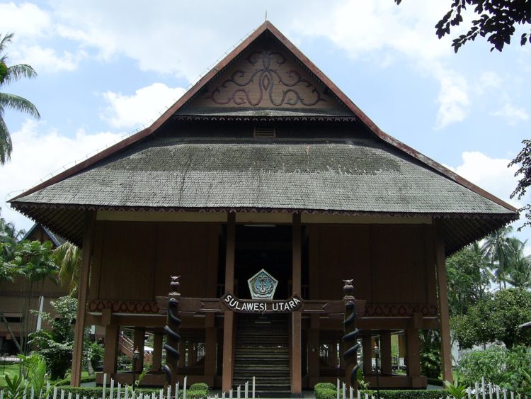 gambar rumah adat sulawesi utara