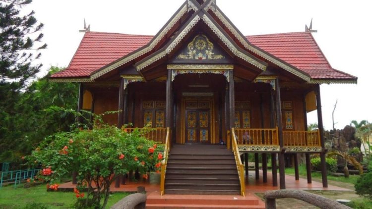 bagian-bagian ruang rumah adat gorontalo