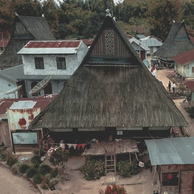 rumah adat karo sumatra utara