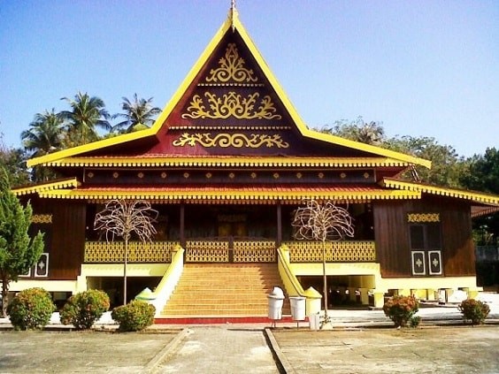 arsitektur rumah adat kepulauan riau balai modern