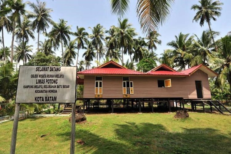 rumah adat kepulauan riau dan keunikannya