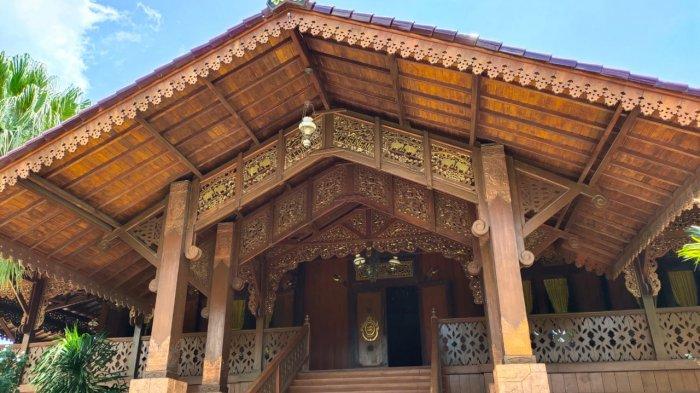 3 Rumah Adat Lampung Nama Gambar Penjelasan