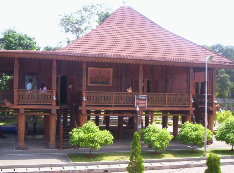 Rumah Adat Pepadun Nuwo Sesat Rumah Adat Lampung