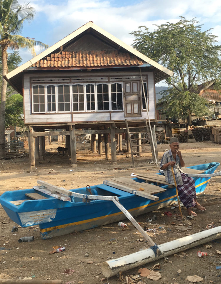 rumah adat rakyat sumbawa