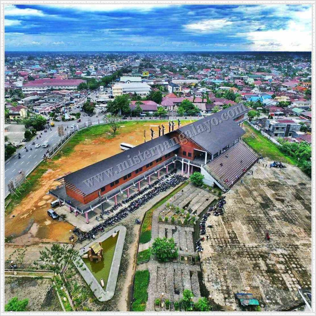 5+ Rumah Adat Kalimantan Barat (NAMA, PENJELASAN, GAMBAR)
