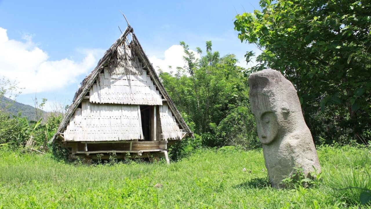 gambar rumah adat sulawesi tengah