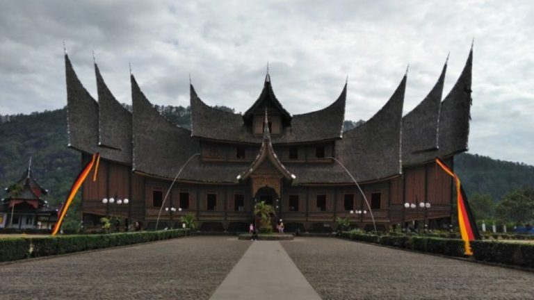 gambar rumah adat sumatera