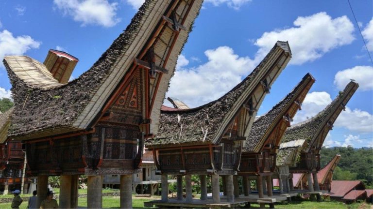 rumah tongkonan toraja