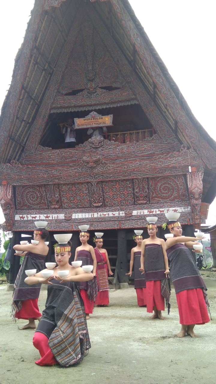 foto rumah adat batak toba