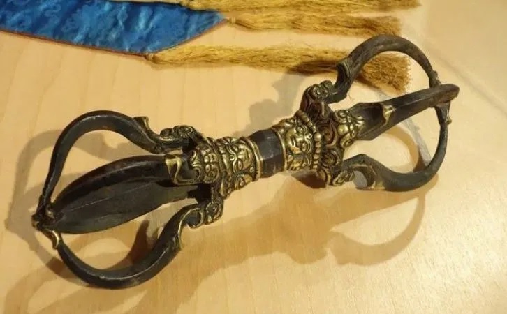 bajra dan gada adalah senjata tradisional jawa barat 