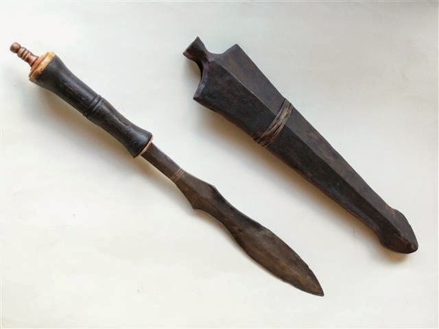 dohong adalah senjata tradisional kalimantan timur 
