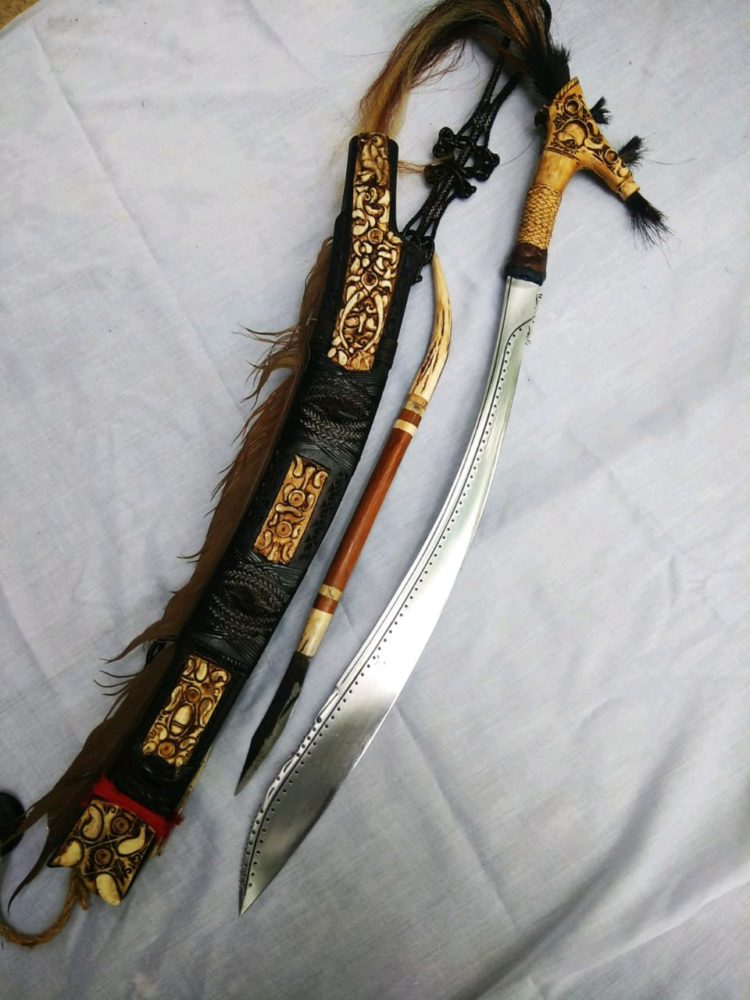 senjata tradisional kalimantan timur beserta keterangannya