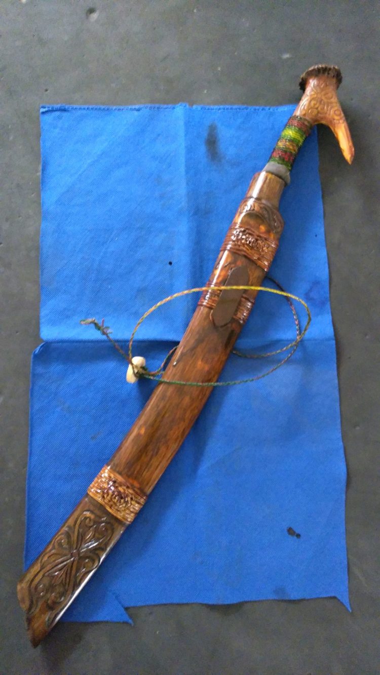 senjata tradisional kelewang samara ntt