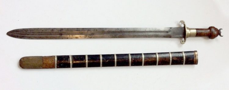 gambar senjata tradisional kepulauan riau pedang jenawi 