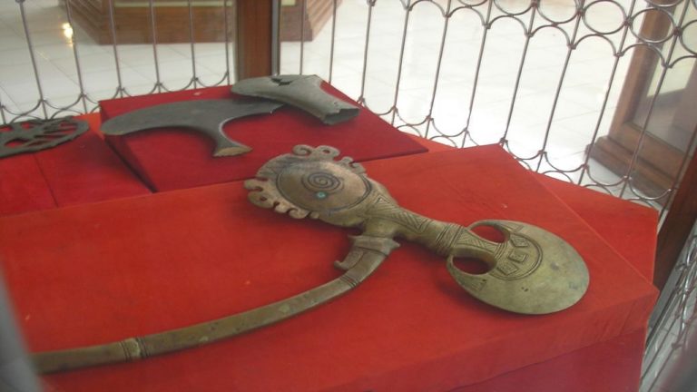 sejarah senjata tradisional ntt