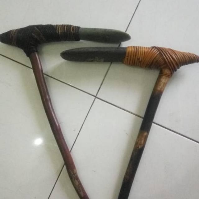 kapak batu adalah senjata tradisional papua 