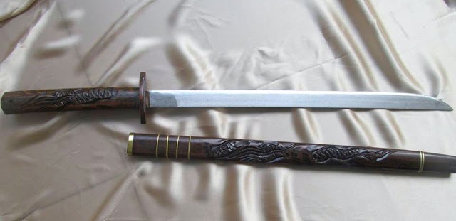 pedang jenawi adalah senjata tradisional riau 