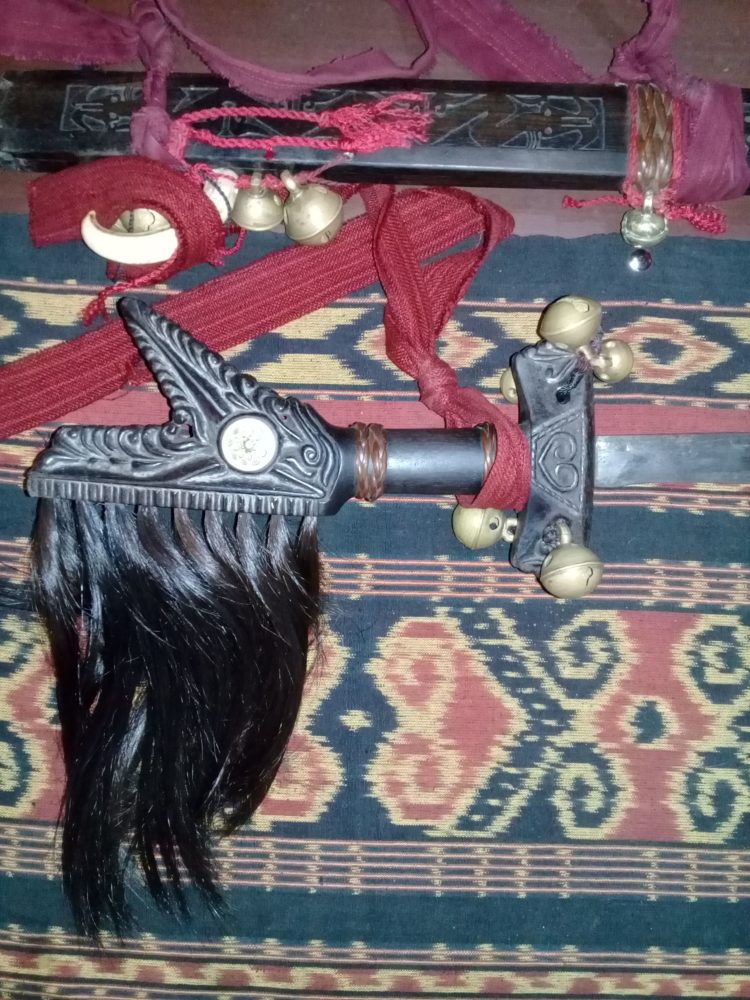 gambar senjata tradisional sulawesi utara