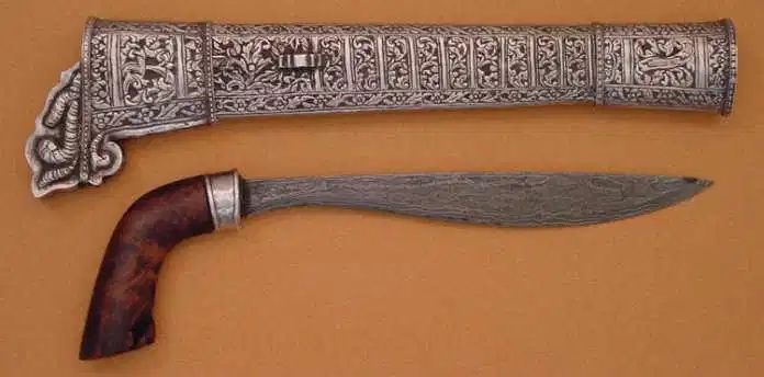 badik adalah senjata tradisional sulawesi barat 