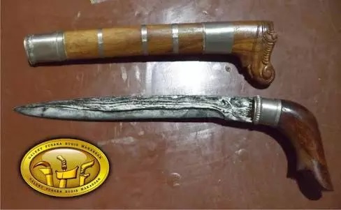 kawali lamalomo sugi adalah senjata tradisional sulawesi barat 