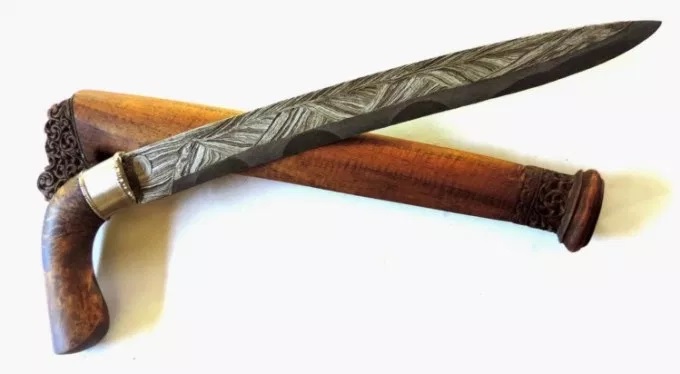 pasatimpo adalah senjata tradisional sulawesi tengah 
