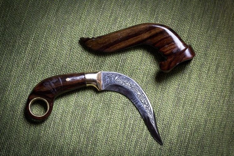 kerambit adalah senjata tradisional sumatera barat 