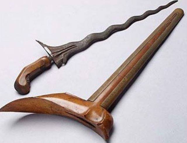 keris adalah senjata tradisional yogyakarta 