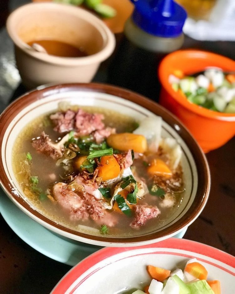 olahan sop buntut makanan khas indonesia