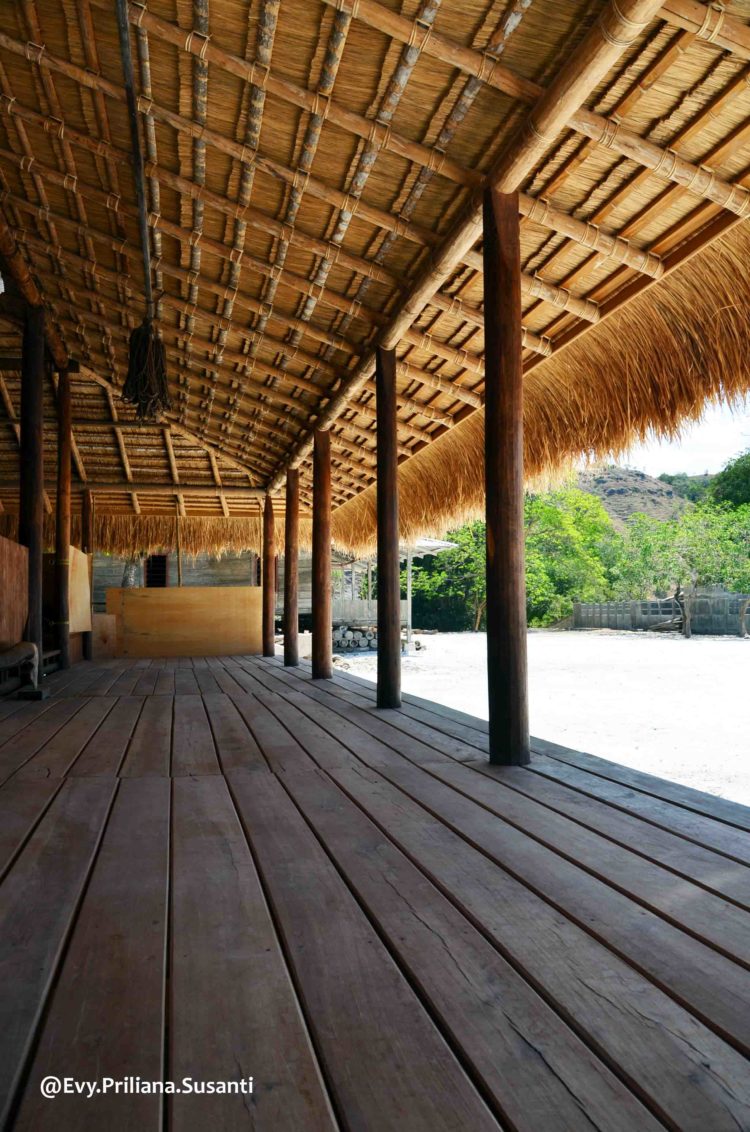 struktur lantai bangunan rumah adat sumba